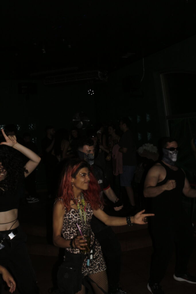 proemote-eventos-fiesta-discoteca-gente-bailando-